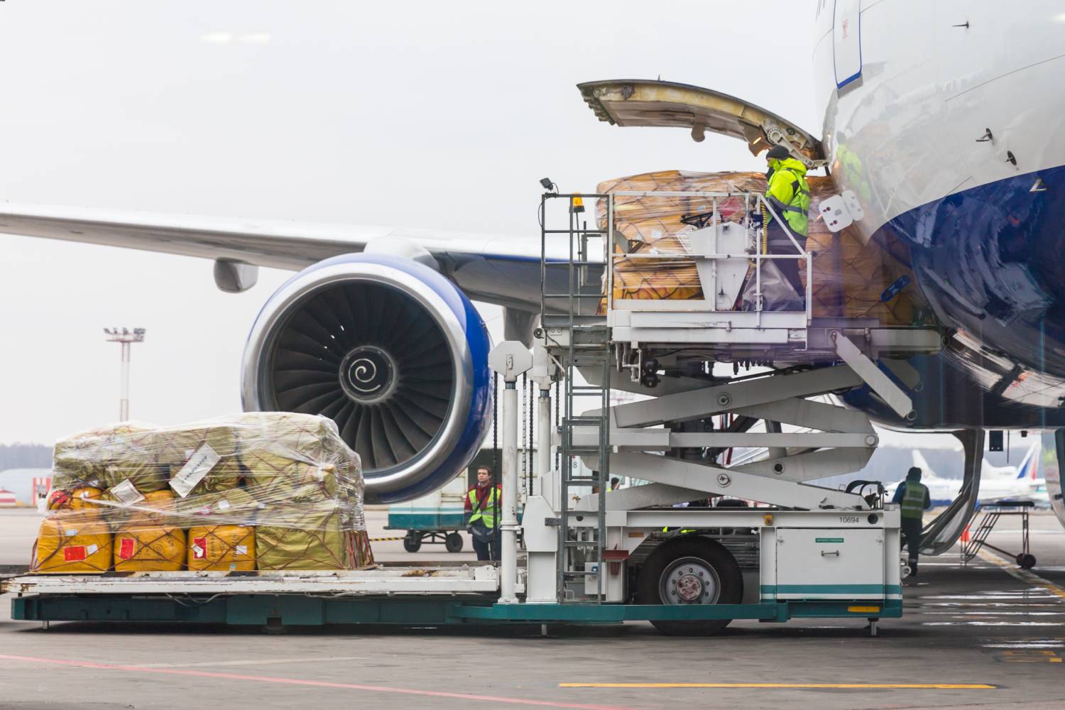 Large cargo airplane